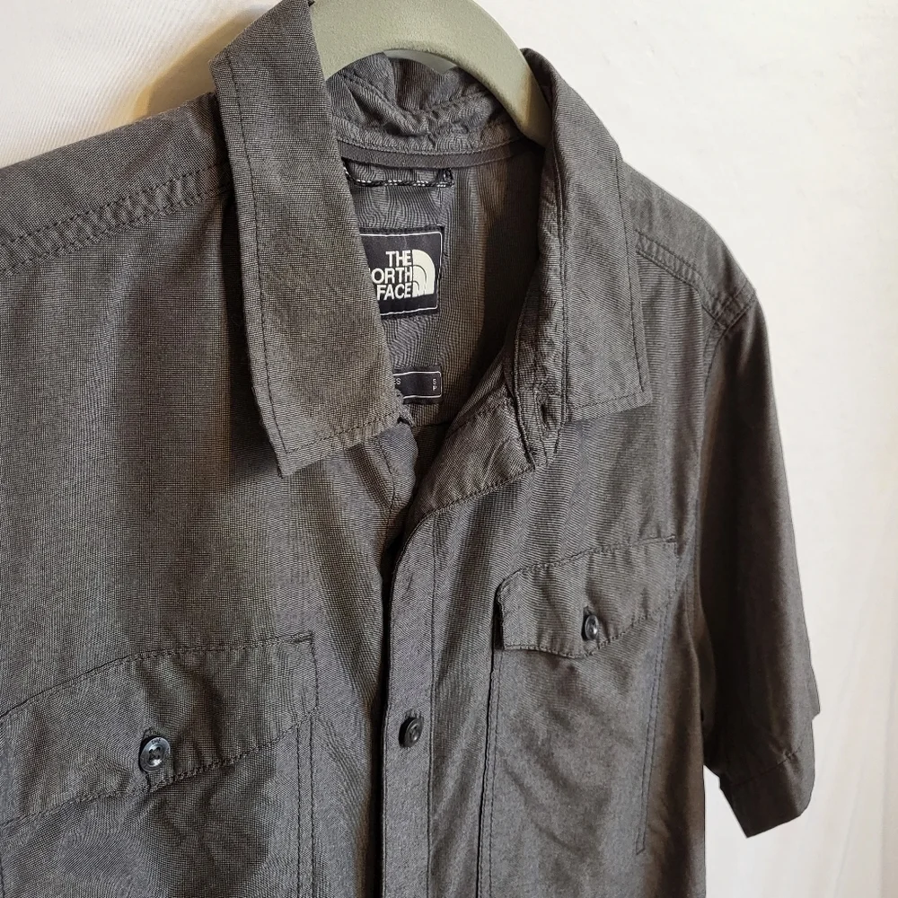 North face button down short sleeve collar pocket dark gray pre-owned small